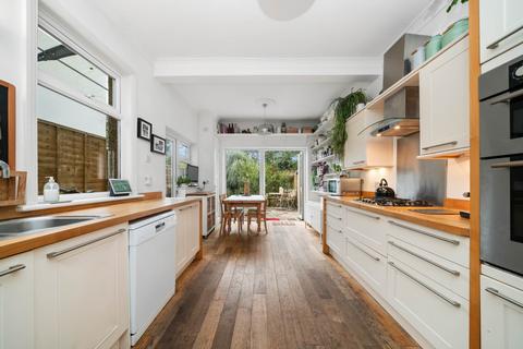 32 Thornhill Road, London, E10 5LL