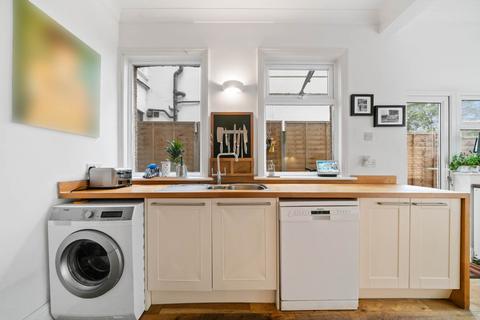 32 Thornhill Road, London, E10 5LL