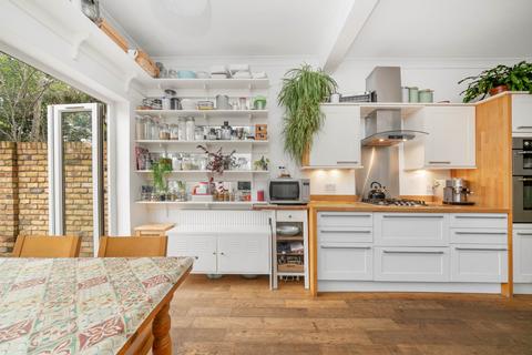 32 Thornhill Road, London, E10 5LL