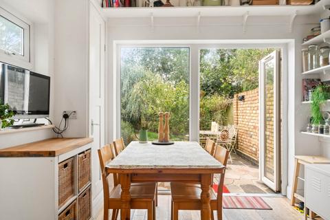 32 Thornhill Road, London, E10 5LL