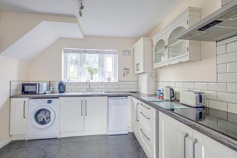 3 bedroom semi-detached house for sale, Picketts Avenue, Leigh-on-sea, SS9