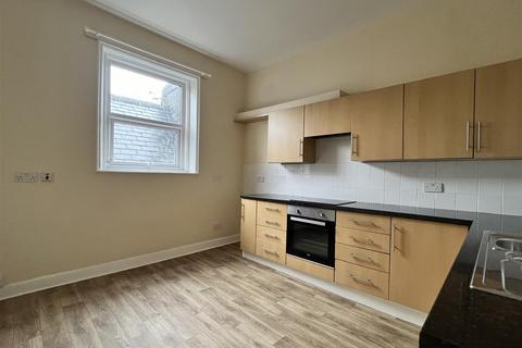 2 bedroom flat to rent, Newborough, Scarborough