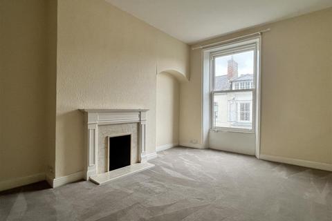 2 bedroom flat to rent, Newborough, Scarborough