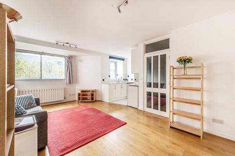 Studio to rent, Cromwell Road, Kensington, London, SW5