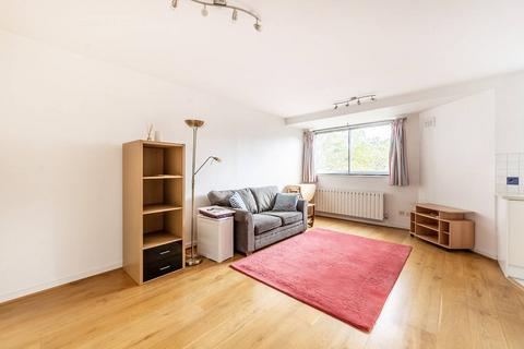 Studio to rent, Cromwell Road, Kensington, London, SW5