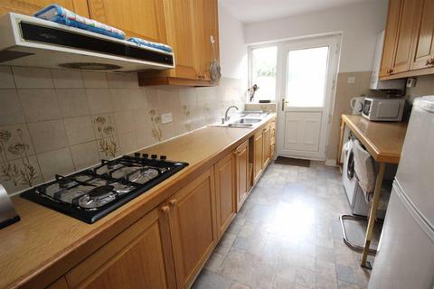 4 bedroom private hall to rent, 5 Millbank Court, Durham