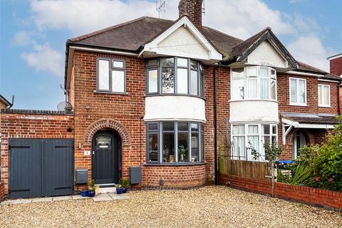 8 Dickins Road, Warwick, CV34 5NR