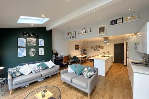 8 Dickins Road, Warwick, CV34 5NR