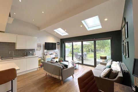 8 Dickins Road, Warwick, CV34 5NR