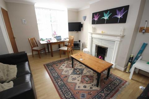 4 bedroom private hall to rent, 6 Millbank Court, Durham