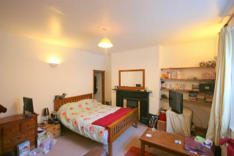 3 bedroom private hall to rent, 16 Neville Street, Durham