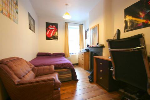 3 bedroom private hall to rent, 16 Neville Street, Durham