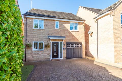 4 bedroom detached house for sale, Dimmock Close, Leighton Buzzard