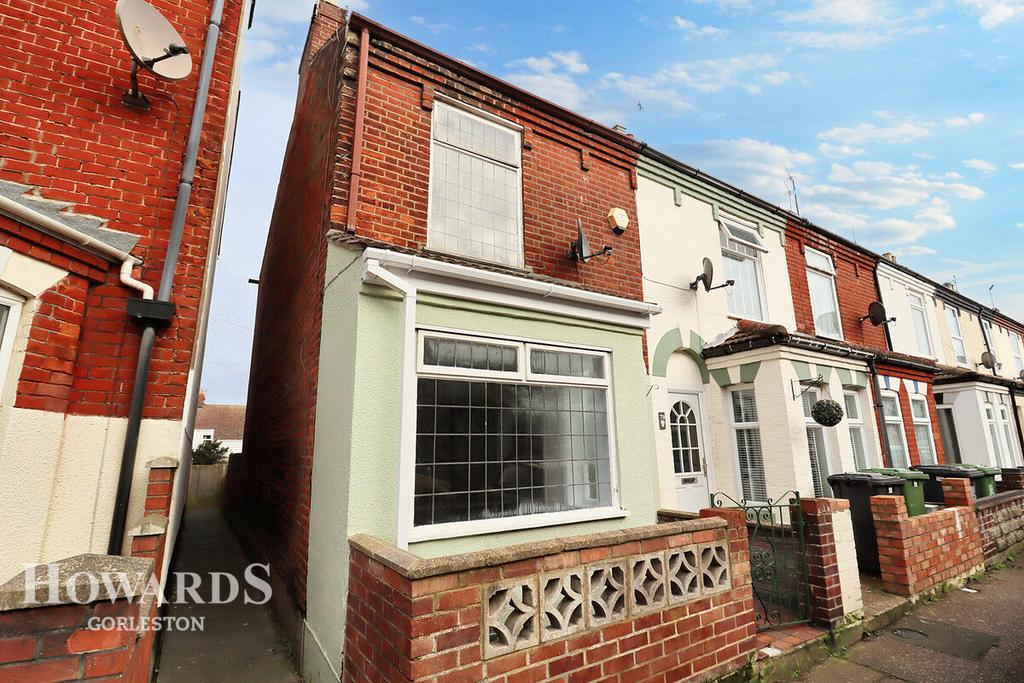 Upper Cliff Road, Gorleston 2 bed end of terrace house - £130,000