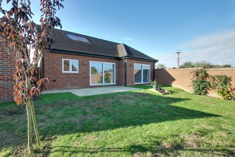 3 bedroom detached bungalow for sale, WALTHAM CHASE - NO FORWARD CHAIN