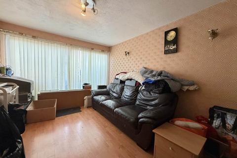 4 bedroom terraced house for sale, Flint Close, Luton LU3