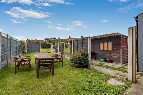 15 Central Drive, New Rossington, Doncaster, DN11 0JB