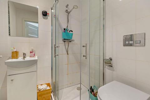 15 Central Drive, New Rossington, Doncaster, DN11 0JB
