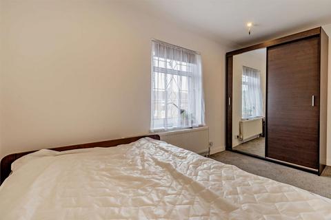 15 Central Drive, New Rossington, Doncaster, DN11 0JB