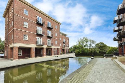 2 bedroom flat for sale, Waters Edge, Waterside, Dickens Heath, Solihull, B90 1UE