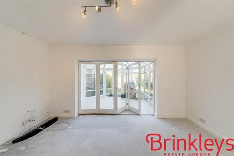 3 bedroom semi-detached house to rent, Devon Road, Cheam