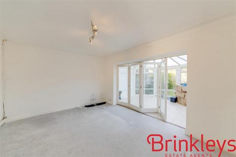 3 bedroom semi-detached house to rent, Devon Road, Cheam