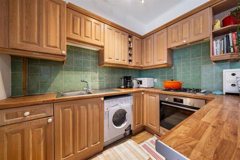 35 Clifton Park Avenue, London, SW20 8BB