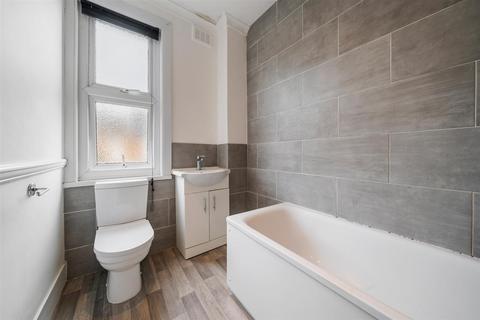 35 Clifton Park Avenue, London, SW20 8BB
