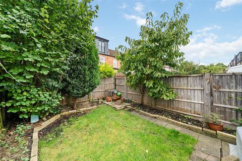 35 Clifton Park Avenue, London, SW20 8BB