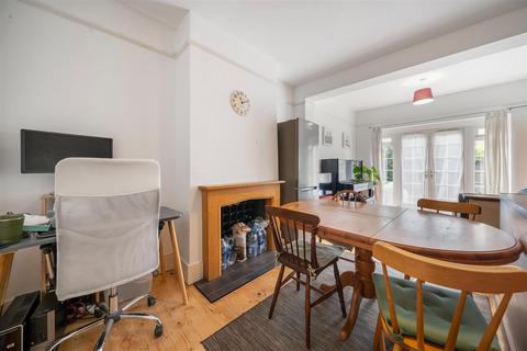 35 Clifton Park Avenue, London, SW20 8BB
