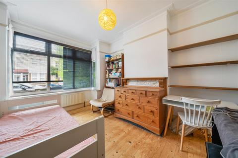 35 Clifton Park Avenue, London, SW20 8BB