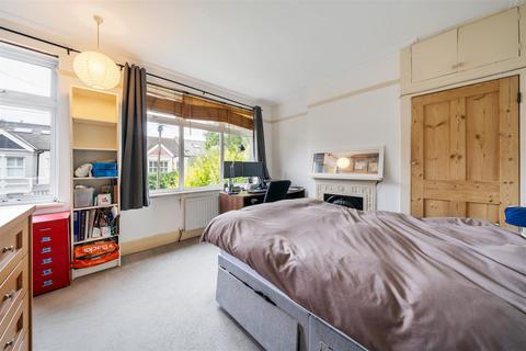35 Clifton Park Avenue, London, SW20 8BB