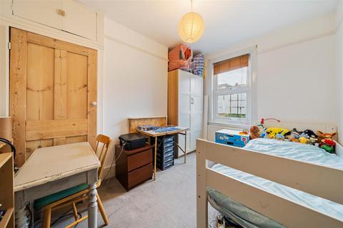 35 Clifton Park Avenue, London, SW20 8BB