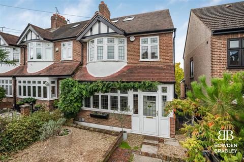 4 bedroom end of terrace house for sale, Turpins Lane, Woodford Green