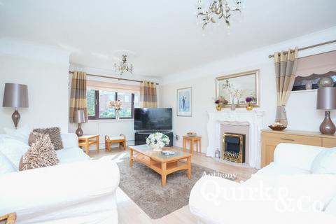 4 bedroom detached house for sale, Papenburg Road, Canvey Island, SS8