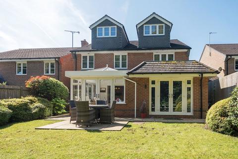 6 bedroom detached house for sale, Keaver Drive, Surrey GU16