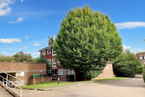 2 bedroom flat to rent, Copperfield Court, Leatherhead