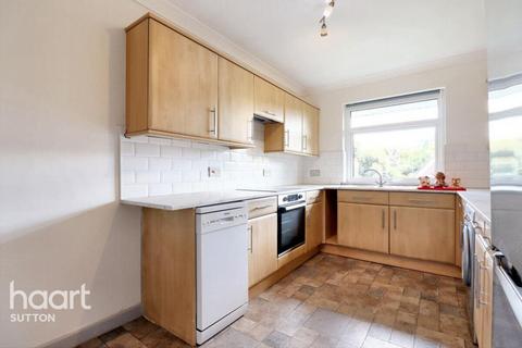 2 bedroom flat to rent, Copperfield Court, Leatherhead