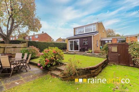 4 bedroom detached house for sale, Thrush Avenue, Hatfield