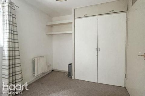 undefined, Mount Lane, Bracknell