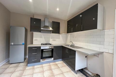 2 bedroom flat to rent, Burford Road, Catford, SE6