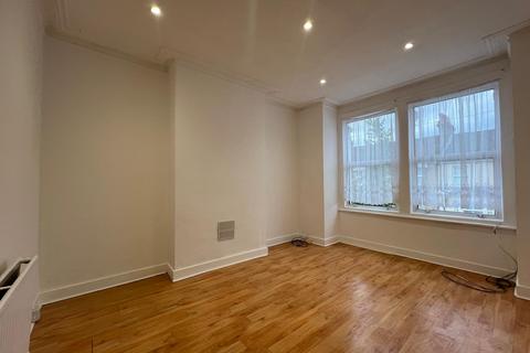 2 bedroom flat to rent, Burford Road, Catford, SE6