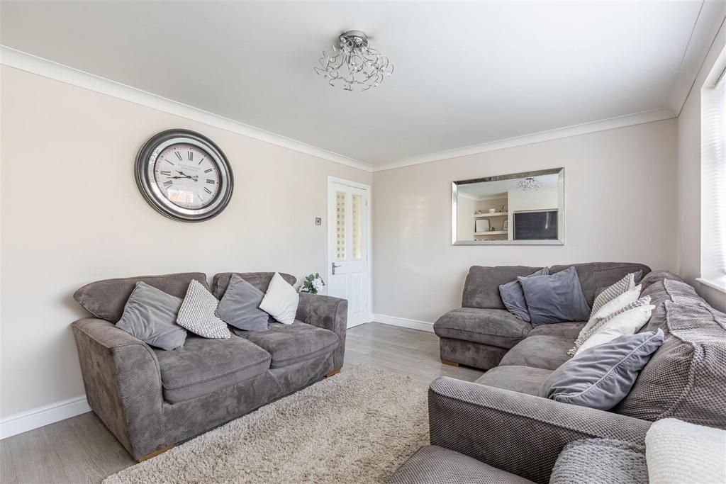 11 Magdalen Crescent, Byfleet, KT14 7 SR   2.jpg