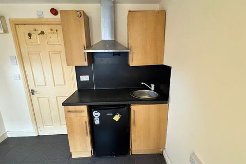 Studio to rent, Doncaster, DN1