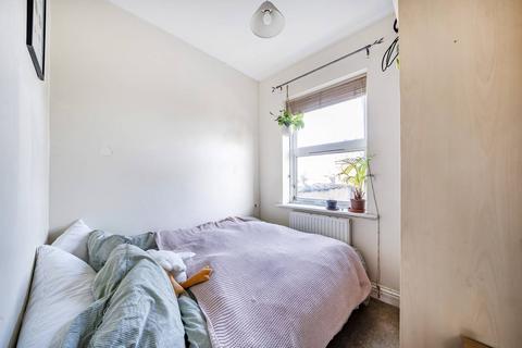 2 bedroom flat for sale, Cricklewood Broadway, Willesden Green, London, NW2