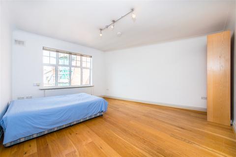 Studio to rent, Haverstock Hill, London, NW3