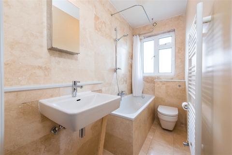 Studio to rent, Haverstock Hill, London, NW3