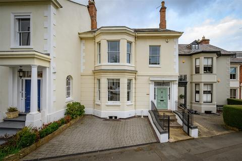 5 bedroom terraced house to rent, Church Hill, Leamington Spa