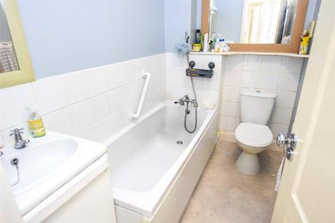 1 bedroom maisonette for sale, Queens Road, Hampshire GU14