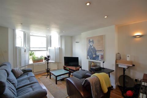 2 bedroom flat to rent, Maplestead Road, London SW2